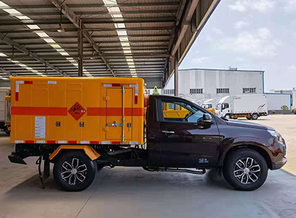 横栏镇爆破器材运输车