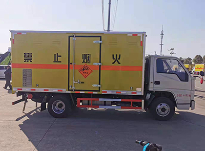 横栏镇爆破器材运输车技术升级与安全合规新趋势